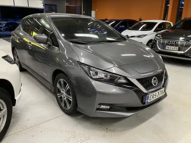 Harmaa Viistoperä, Nissan Leaf – ERS-376