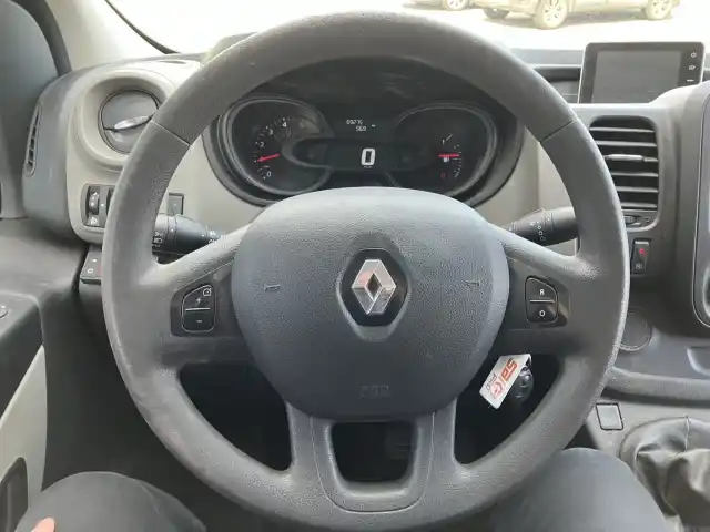 Valkoinen Pakettiauto, Renault Trafic – ERS-464