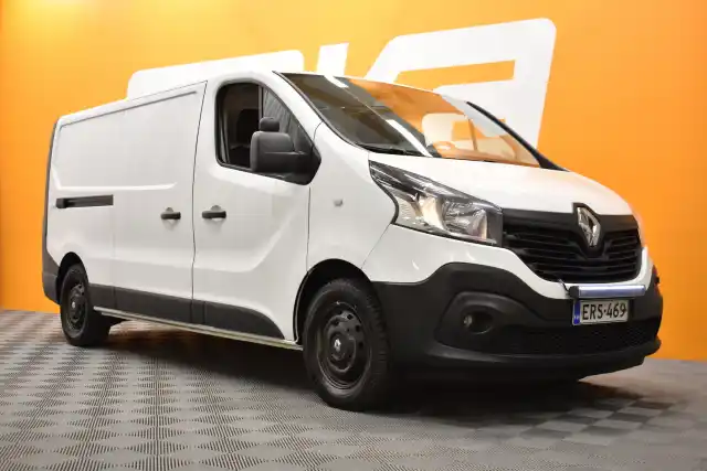 Valkoinen Pakettiauto, Renault Trafic – ERS-469