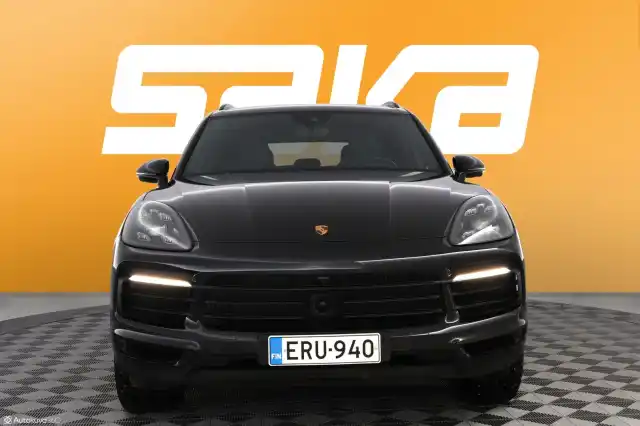 Musta Maastoauto, Porsche Cayenne – ERU-940