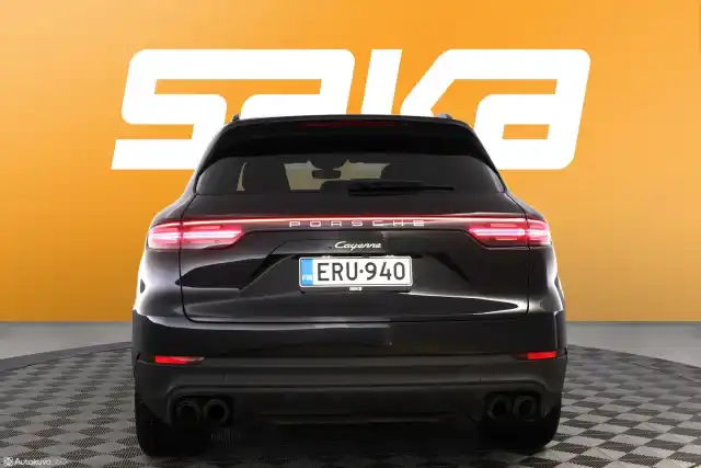 Musta Maastoauto, Porsche Cayenne – ERU-940