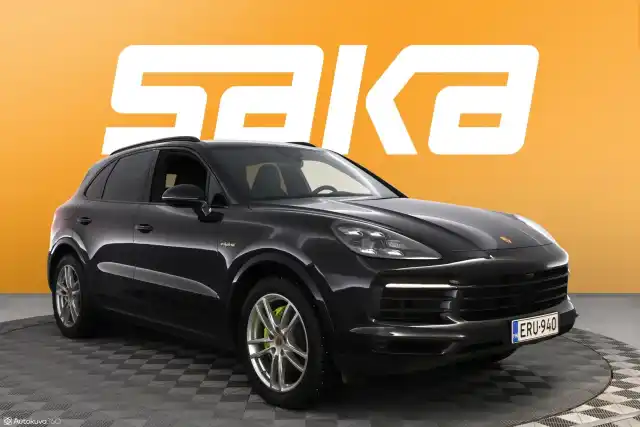 Musta Maastoauto, Porsche Cayenne – ERU-940