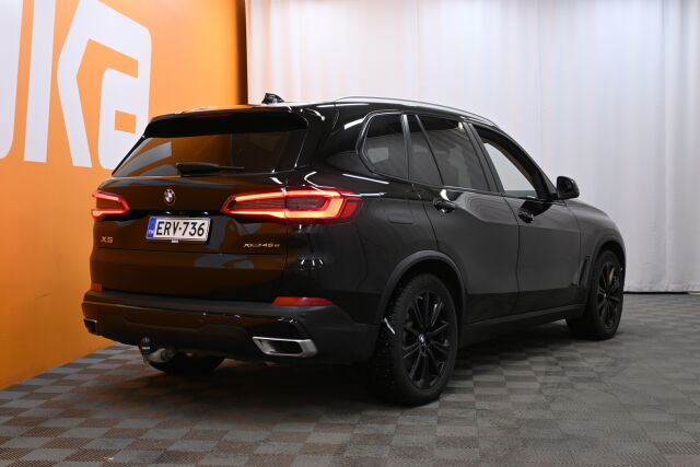 Musta Maastoauto, BMW X5 – ERV-736