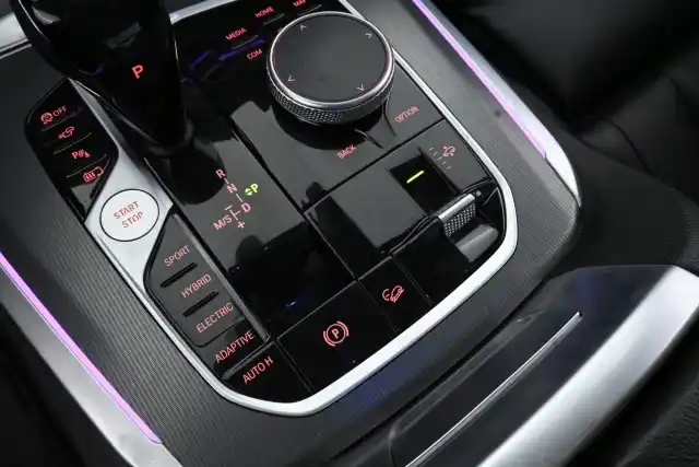 Valkoinen Maastoauto, BMW X5 – ERV-765