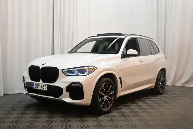 Valkoinen Maastoauto, BMW X5 – ERV-765