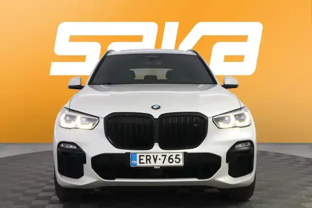 Valkoinen Maastoauto, BMW X5 – ERV-765