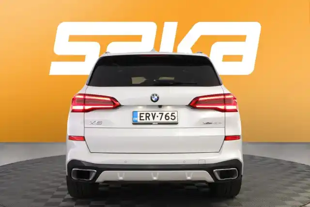Valkoinen Maastoauto, BMW X5 – ERV-765