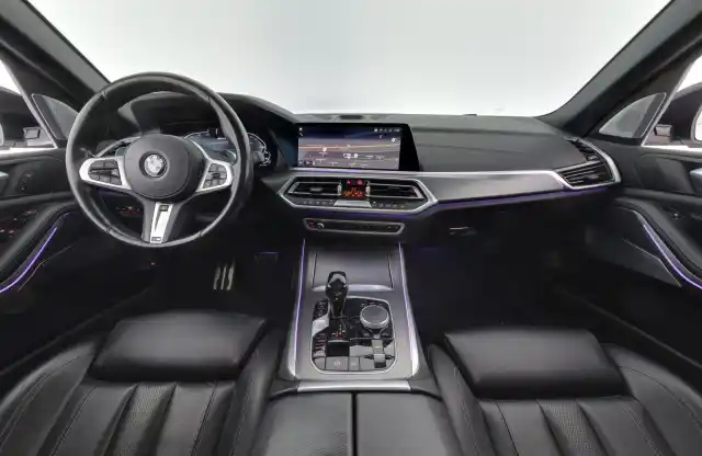 Valkoinen Maastoauto, BMW X5 – ERV-765