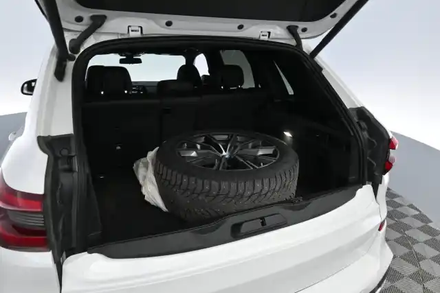 Valkoinen Maastoauto, BMW X5 – ERV-765