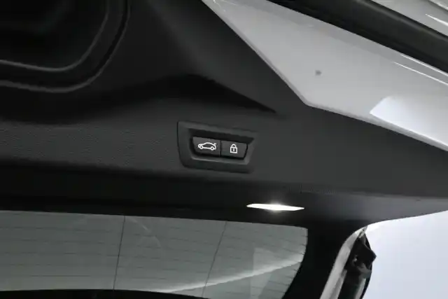 Valkoinen Maastoauto, BMW X5 – ERV-765