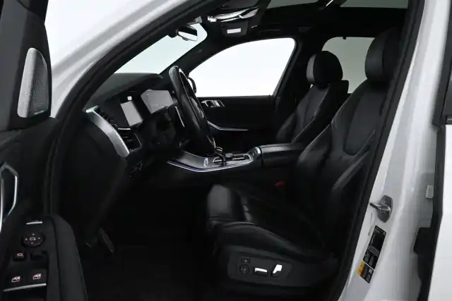 Valkoinen Maastoauto, BMW X5 – ERV-765