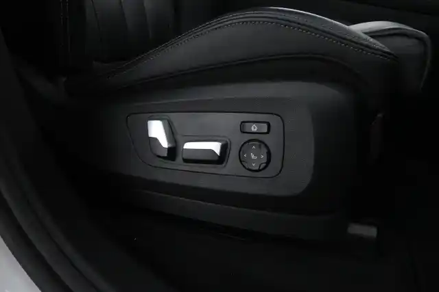 Valkoinen Maastoauto, BMW X5 – ERV-765