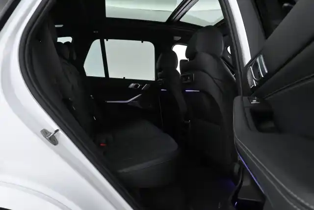 Valkoinen Maastoauto, BMW X5 – ERV-765