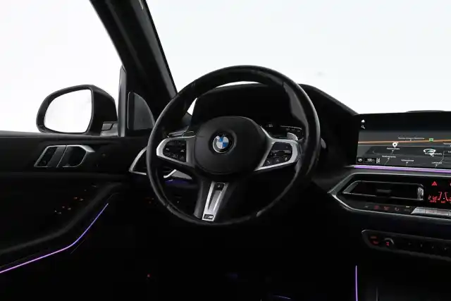 Valkoinen Maastoauto, BMW X5 – ERV-765