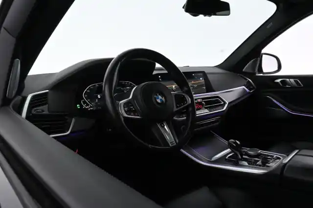 Valkoinen Maastoauto, BMW X5 – ERV-765