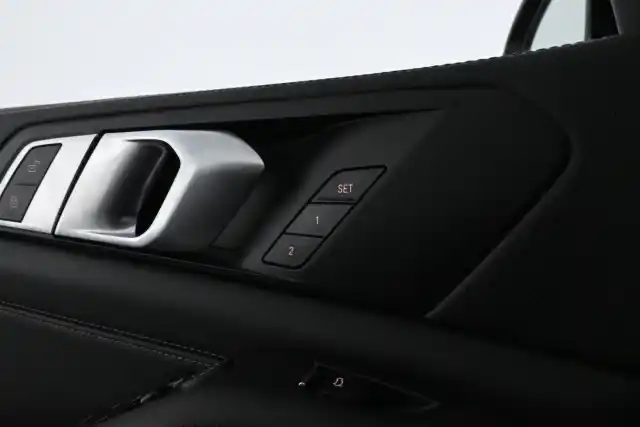 Valkoinen Maastoauto, BMW X5 – ERV-765