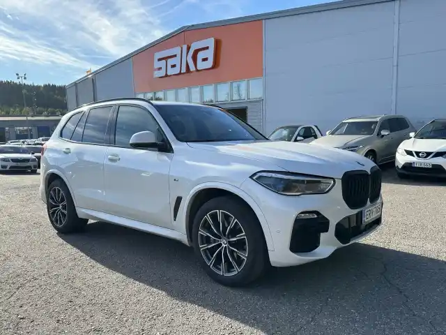 Valkoinen Maastoauto, BMW X5 – ERV-765