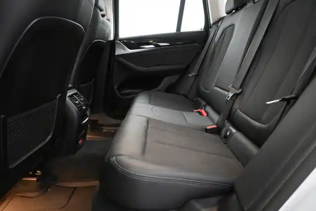 Valkoinen Maastoauto, BMW X3 – ERV-784