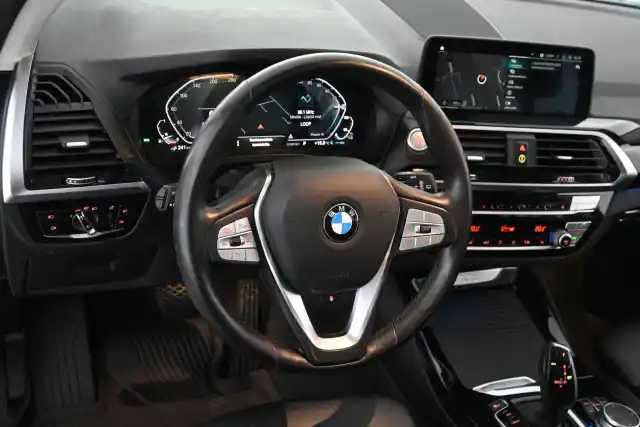 Valkoinen Maastoauto, BMW X3 – ERV-784