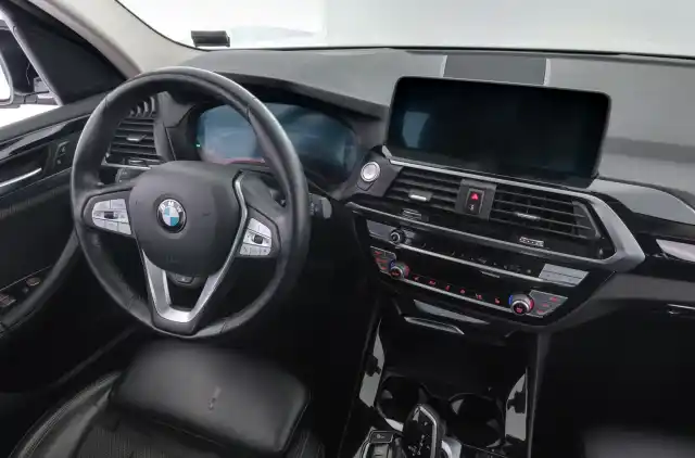 Valkoinen Maastoauto, BMW X3 – ERV-784