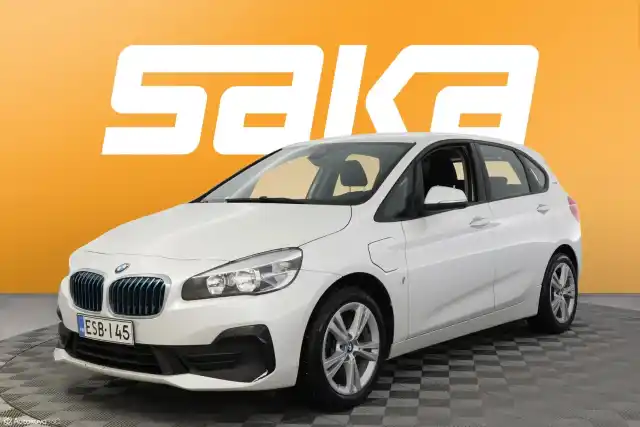 Valkoinen Tila-auto, BMW 225 – ESB-145