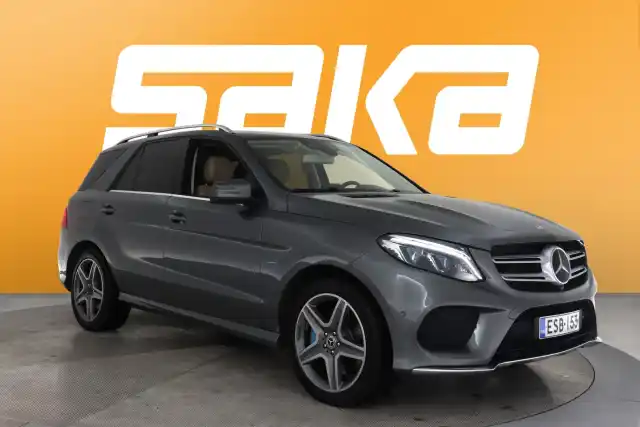 Harmaa Maastoauto, Mercedes-Benz GLE – ESB-153