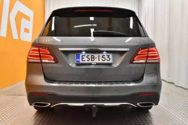 Harmaa Maastoauto, Mercedes-Benz GLE – ESB-153