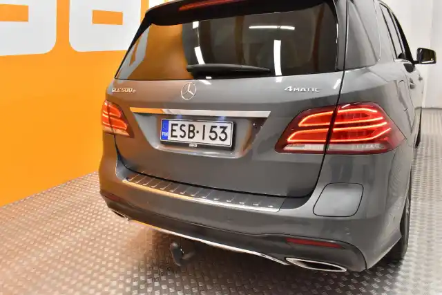 Harmaa Maastoauto, Mercedes-Benz GLE – ESB-153