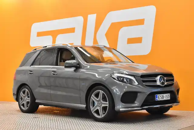 Harmaa Maastoauto, Mercedes-Benz GLE – ESB-153