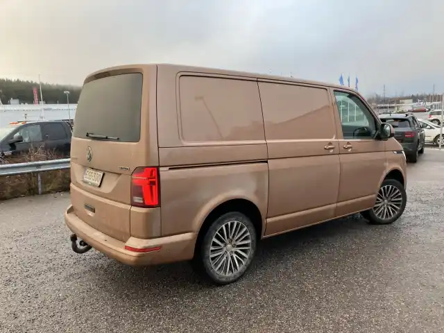 Ruskea Pakettiauto, Volkswagen Transporter – ESB-300