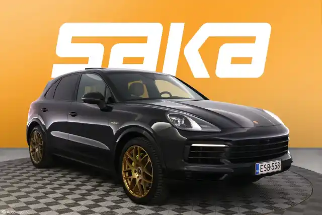 Musta Maastoauto, Porsche Cayenne – ESB-538
