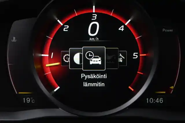 Valkoinen Maastoauto, Volvo XC60 – ESB-637