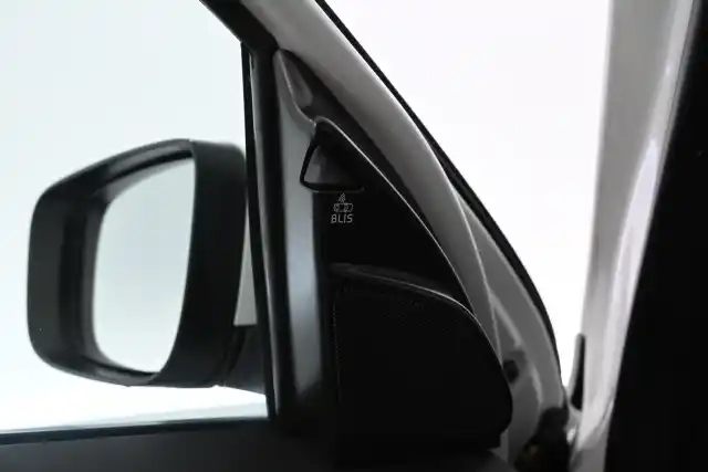 Valkoinen Maastoauto, Volvo XC60 – ESB-637