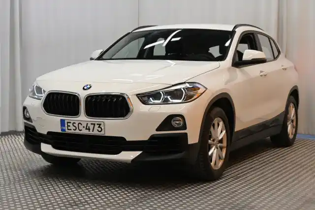 Valkoinen Maastoauto, BMW X2 – ESC-473