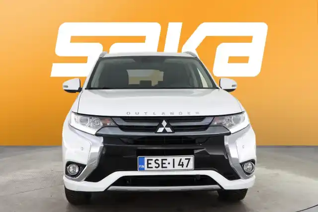 Valkoinen Maastoauto, Mitsubishi Outlander PHEV – ESE-147