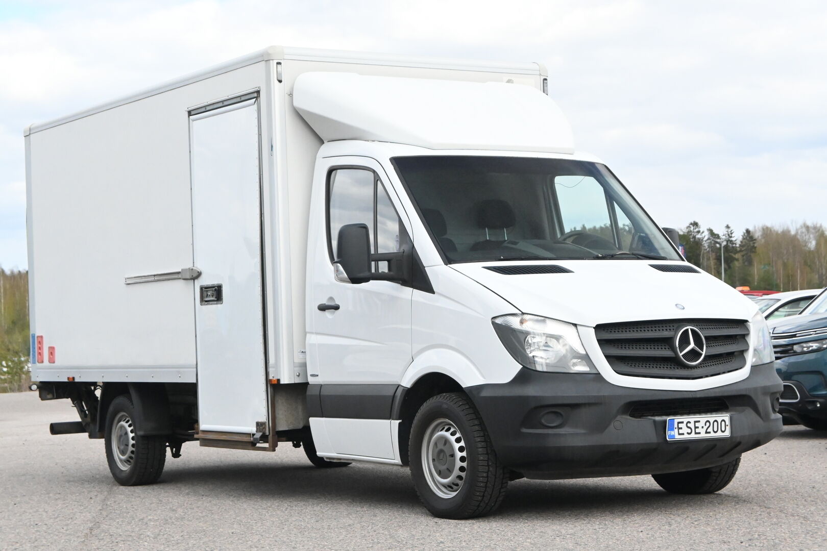 Valkoinen Pakettiauto, Mercedes-Benz Sprinter – ESE-200