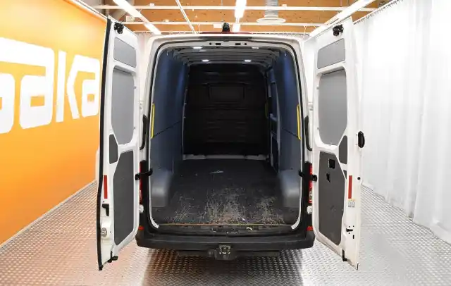 Valkoinen Pakettiauto, Volkswagen Crafter – ESE-579