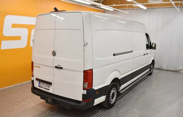 Valkoinen Pakettiauto, Volkswagen Crafter – ESE-579