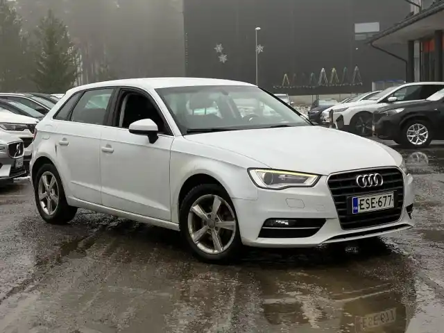 Valkoinen Viistoperä, Audi A3 – ESE-677