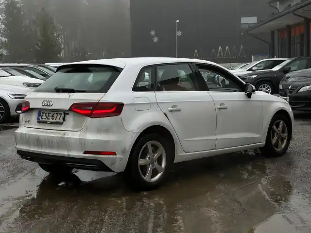 Valkoinen Viistoperä, Audi A3 – ESE-677