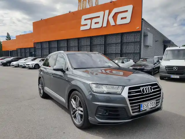 Harmaa Maastoauto, Audi Q7 – ESE-703