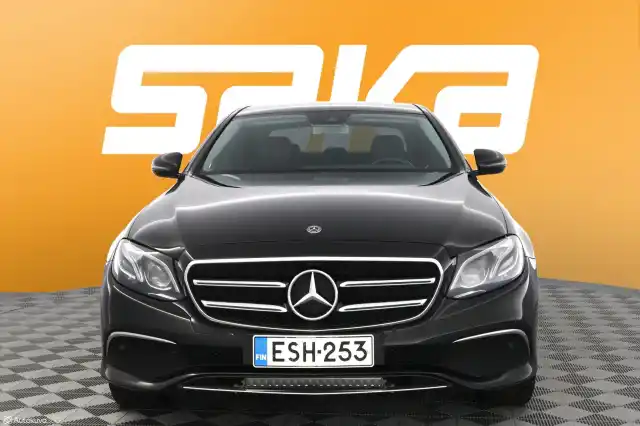 Musta Sedan, Mercedes-Benz E – ESH-253