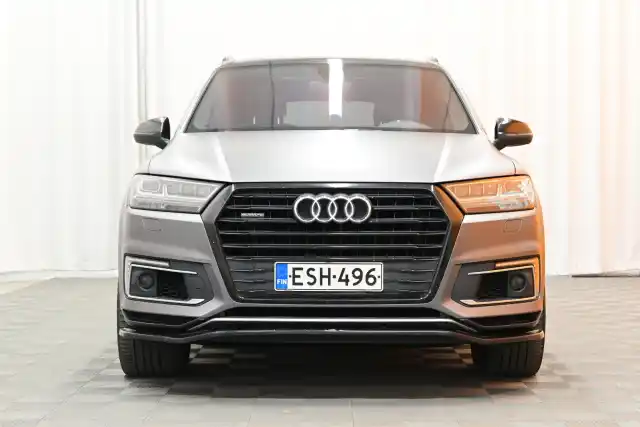 Musta Maastoauto, Audi Q7 – ESH-496