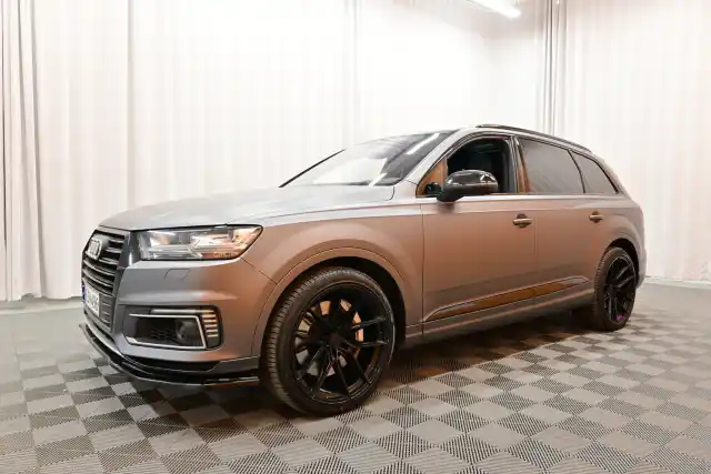 Musta Maastoauto, Audi Q7 – ESH-496