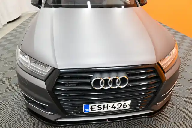 Musta Maastoauto, Audi Q7 – ESH-496