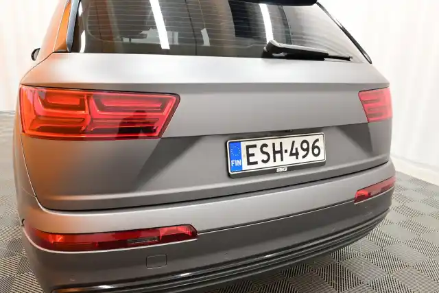 Musta Maastoauto, Audi Q7 – ESH-496