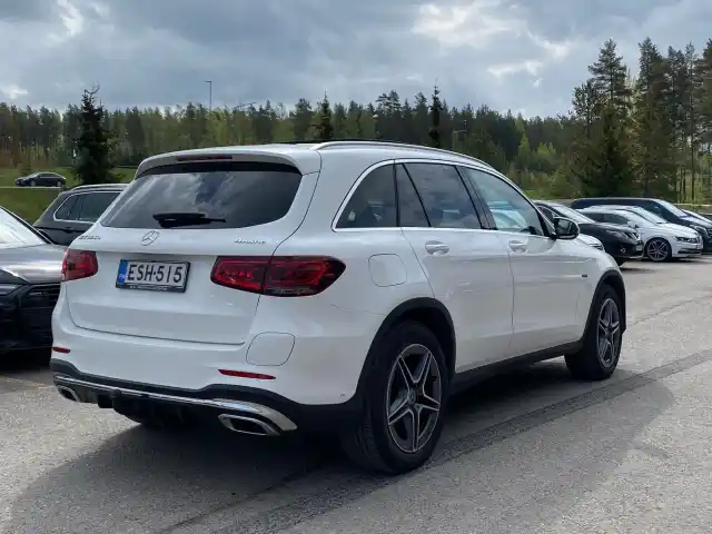 Valkoinen Maastoauto, Mercedes-Benz GLC – ESH-515