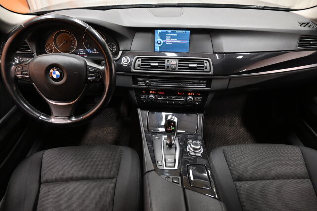Musta Farmari, BMW 520 – ESI-197