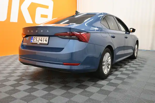 Sininen Sedan, Skoda Octavia – ESJ-414