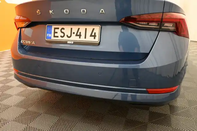 Sininen Sedan, Skoda Octavia – ESJ-414